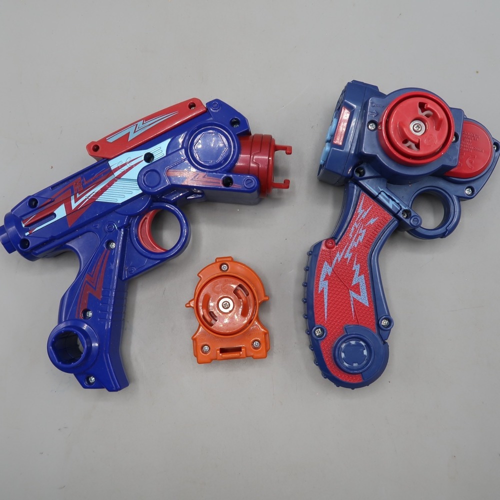 2 Beyblade Metal Masters Hasbro Beytarget Targeting Launcher Grip Gun Lot